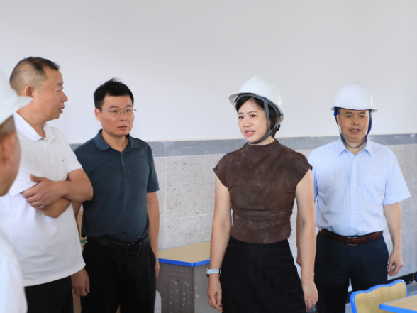赖晓智督导湖南师大附属渌口实验中学秋季开学筹备工作
