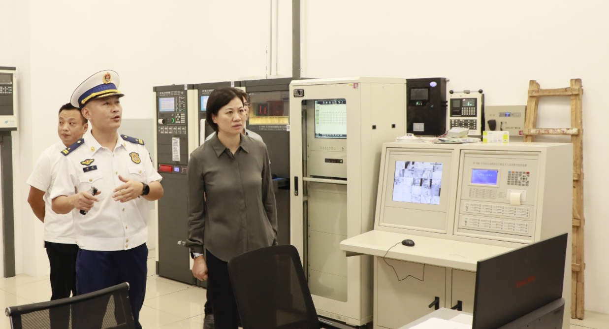 赖晓智率队开展国庆节前安全检查并调研基层治理相关工作