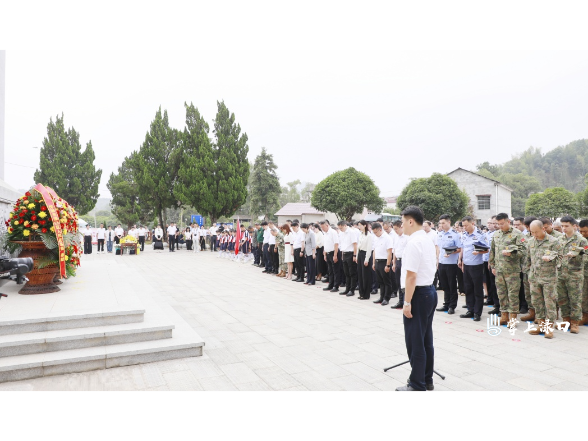  渌口区在关王烈士陵园举行第13个烈士纪念日活动