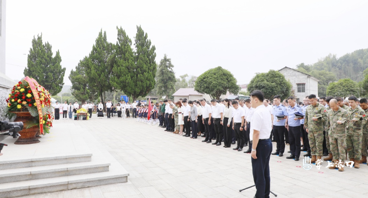  渌口区在关王烈士陵园举行第13个烈士纪念日活动