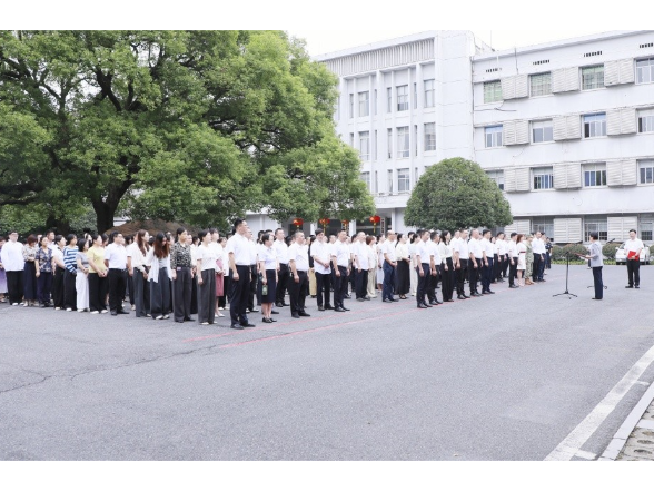 渌口区举行国庆升国旗仪式 缅怀革命先烈祝福伟大祖国
