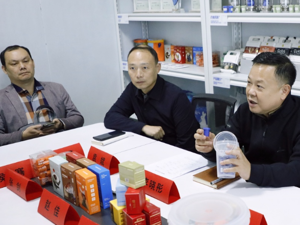 李晓彤带队走访调研企业