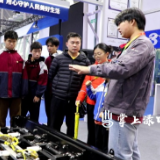 从专业课堂到产业会场 渌口学子轨博会上见“实”界