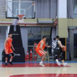 湘篮1/4决赛第一轮激烈开赛 株洲队3分险胜娄底队