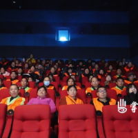 致敬“城市美容师” 渌口mc影城邀请50余名环卫工人免费看电影