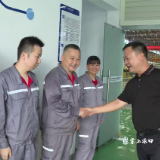 致敬高温下的坚守者 李晓彤带队开展送清凉慰问一线职工活动