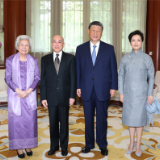 习近平夫妇会见柬埔寨国王西哈莫尼和太后莫尼列