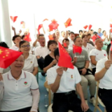 渌口区博爱志愿者联合会组织志愿者与居民代表观看阅兵盛典