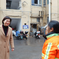 赖晓智大年初一走访慰问在岗干部职工并督导烟花禁燃禁放工作