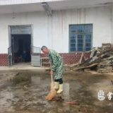 一担清泉映初心 老党员廖科明五年照顾留守老邻居