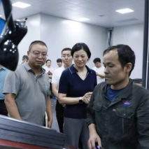 赖晓智走访调研重点企业并主持召开座谈会