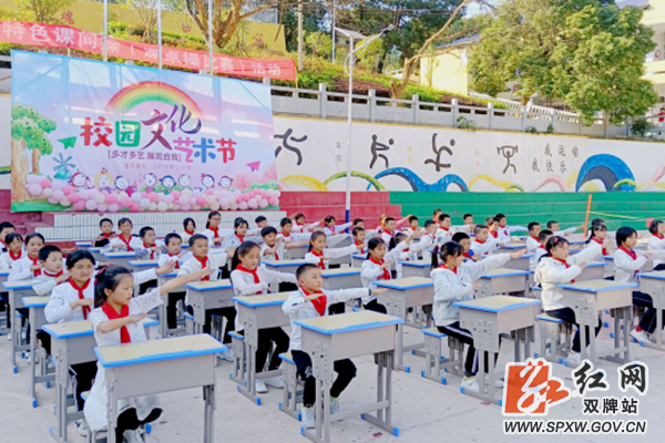 江村镇中心小学：“个性课桌操”为校园添活力 (1)110_副本.png