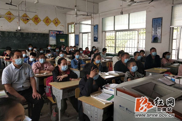 何家洞镇中学多措并举1_副本.jpg
