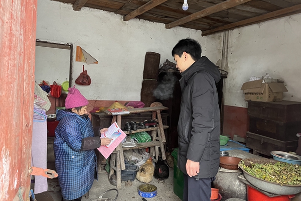 阳明山管理局开展“敲门行动” 积极应对雨雪冰冻天气2_副本.jpg
