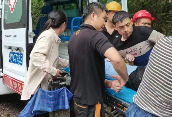 双牌：干群联手大山深处冒雨搜寻80小时 八旬走失老人终得救