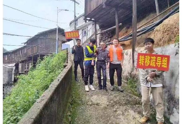 双牌县上梧江瑶族乡开展地质灾害应急避险撤离演练活动
