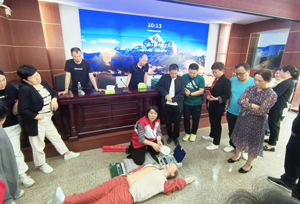 双牌县财政局举办红十字救护员现场培训班