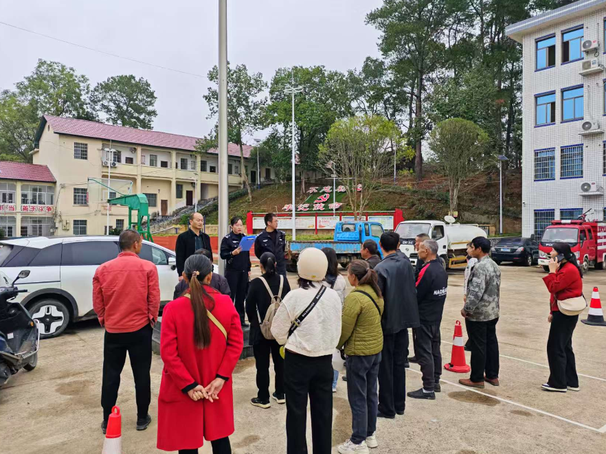 双牌县江村镇：送考下乡暖民心 便民服务解民忧