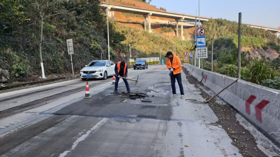 双牌：精细养护提质效 筑牢防线保安全544.png