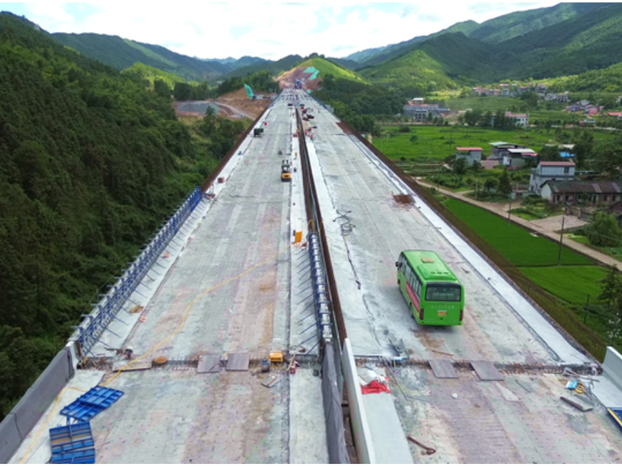 零道高速：制定系列防暑降温措施 全力推进工程建设