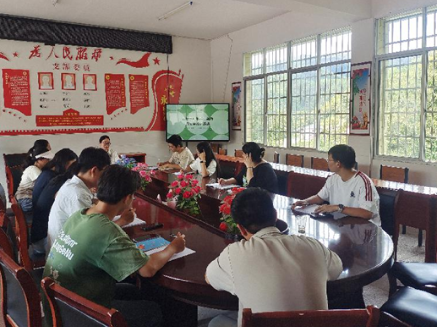 双牌何家洞学校：聚焦主题勤培训 构建“竹韵”课堂深研修