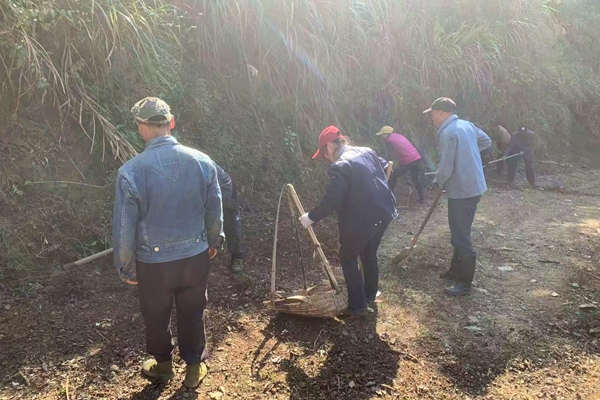 五星岭乡白果脚村 修路_副本.jpg 五星岭乡白果脚村 修路_副本.jpg