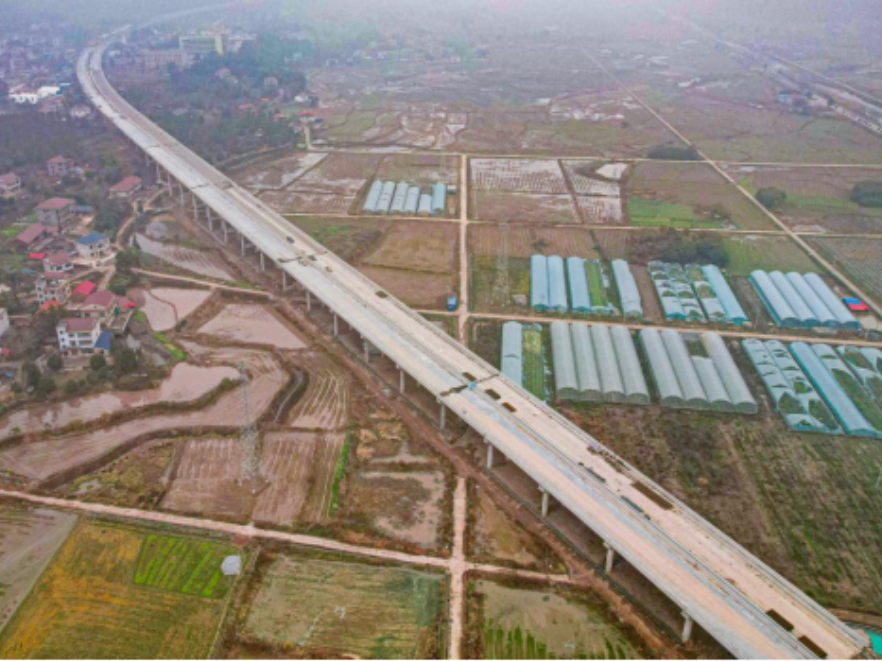 零道高速项目西边湾特大桥顺利贯通