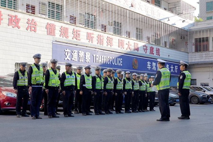 双牌：交警全员坚守 全力守护假期道路平安畅通