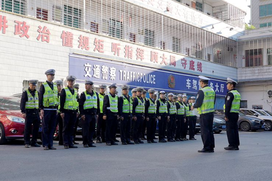 双牌：交警全员坚守 全力守护假期道路平安畅通