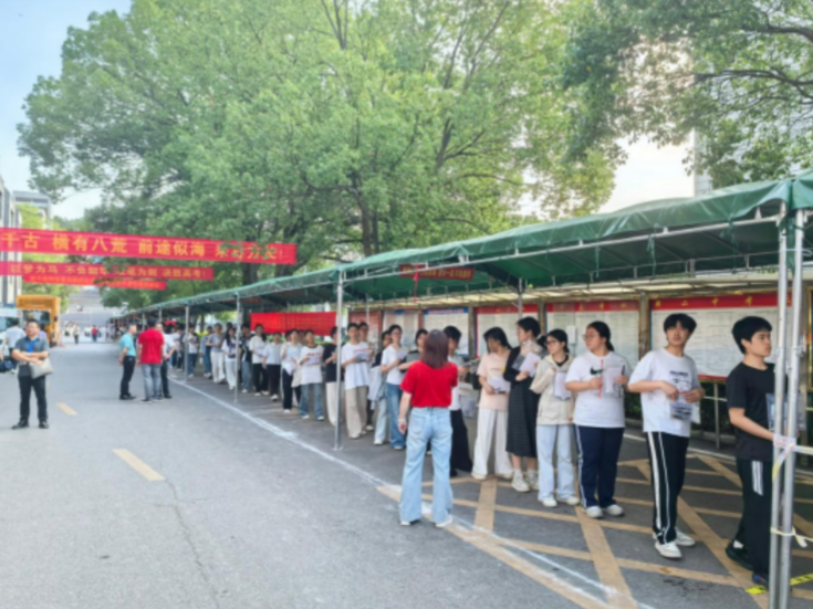 双牌：搭建“暖心长廊”护航“三考” 尽显人文关怀