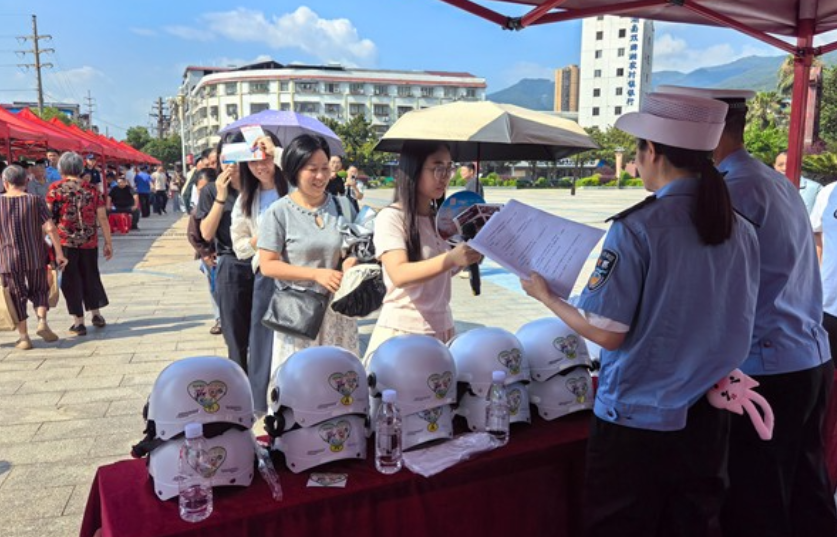 安全生产月 | 双牌县公安局交通管理大队开展交通安全主题宣传活动