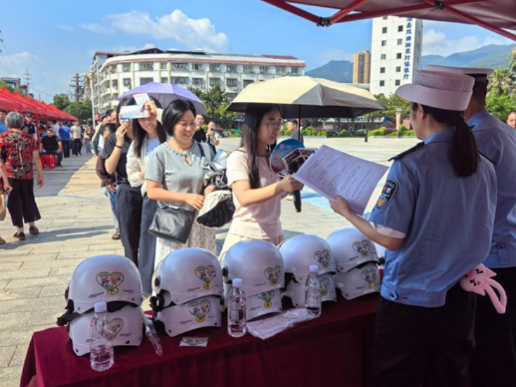 安全生产月 | 双牌县公安局交通管理大队开展交通安全主题宣传活动
