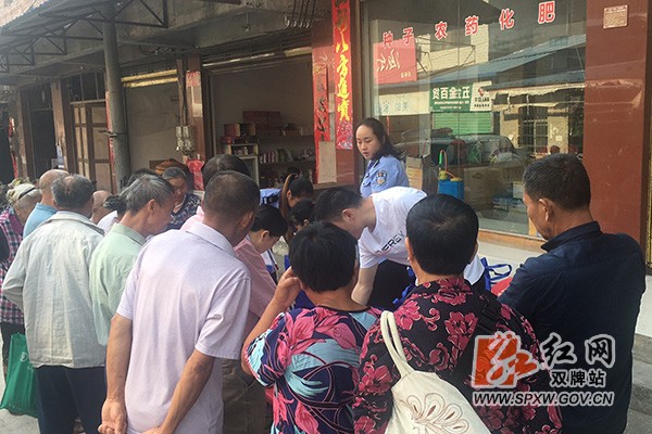 双牌县司法局：维护农民工权利  宣传《条例》走在前宣传小分队在茶林镇h.jpg