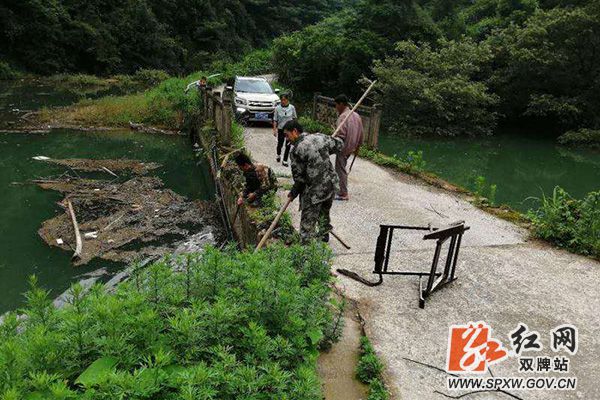 清理河道垃圾_副本.jpg
