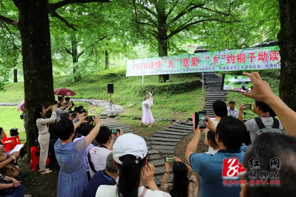 助力脱贫攻坚2哈哈哈.jpg