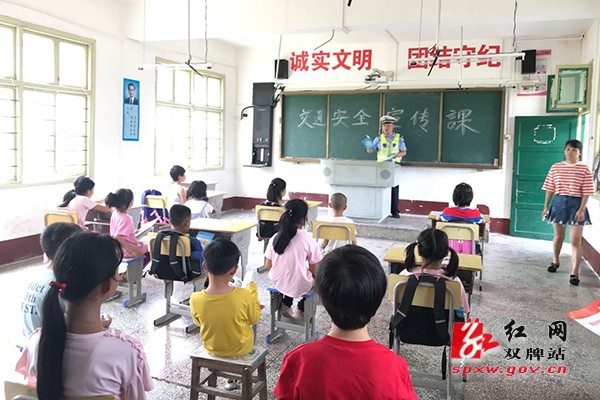 五星岭乡：“一盔一带”哈哈哈.jpg
