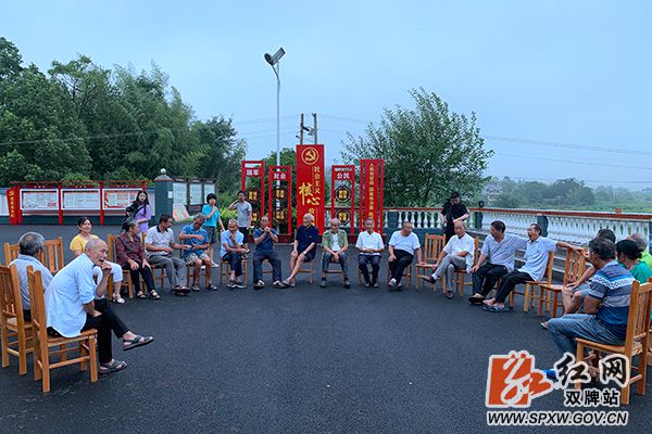 1五里牌镇潇水湾村：在家门口听党课_副本.jpg