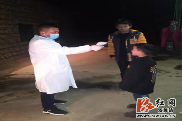 湖南最美乡村医生梁连明923_副本.png