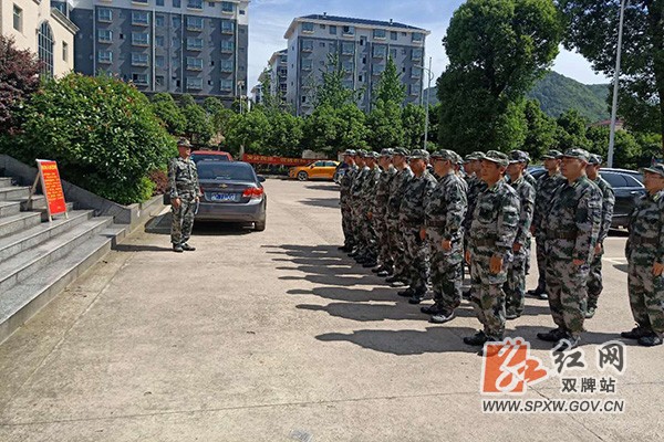 泷泊镇举行2020年基干民兵点验1H.jpg