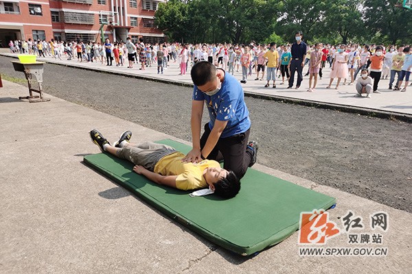 泷泊镇中心小学1H.jpg