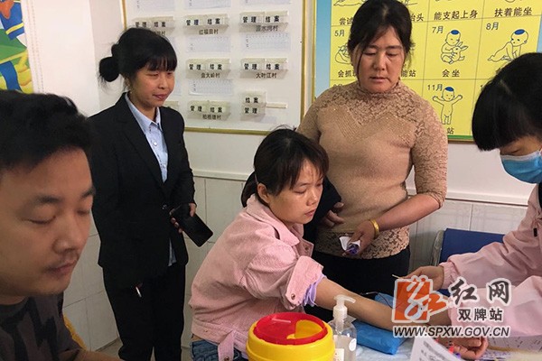 H五里牌镇：适龄夫妻免费查 优生优育保健康 (1).jpg