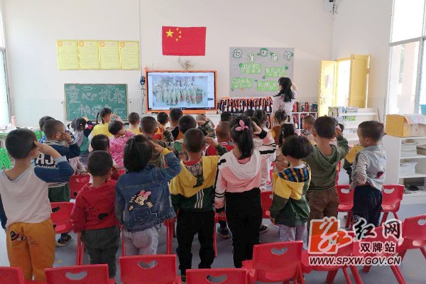 何幼中班防疫课《向白衣天使致敬》H.jpg