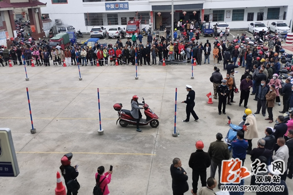 在“家门口”就能考证_副本_副本.jpg