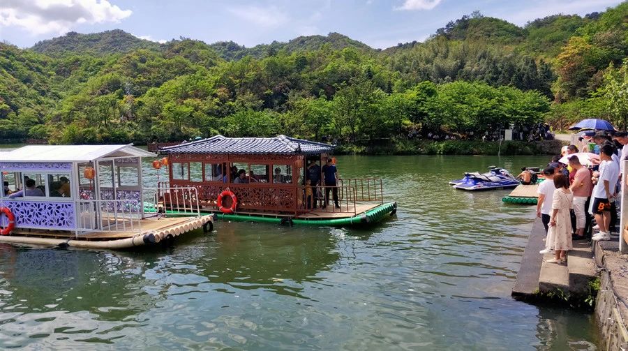 游人.jpg 游人.jpg