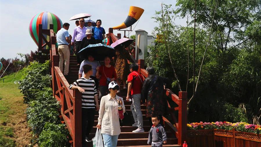 有人.jpg 有人.jpg