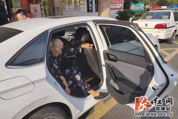 蛇伤交警_副本_副本.jpg