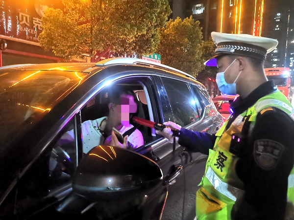 打好收关战，双牌公安交警胜利完成党的二十大道路交通安全安保工作2_副本.jpg