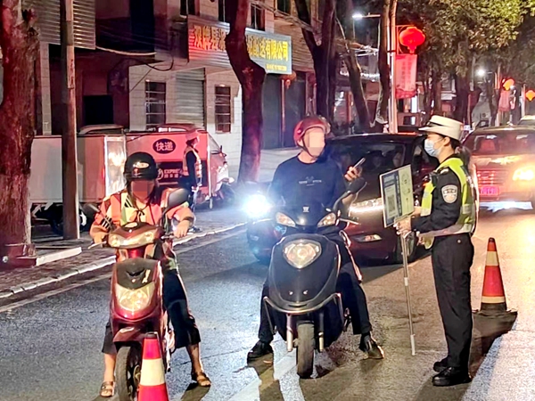 打好收关战，双牌公安交警胜利完成党的二十大道路交通安全安保工作4_副本.jpg