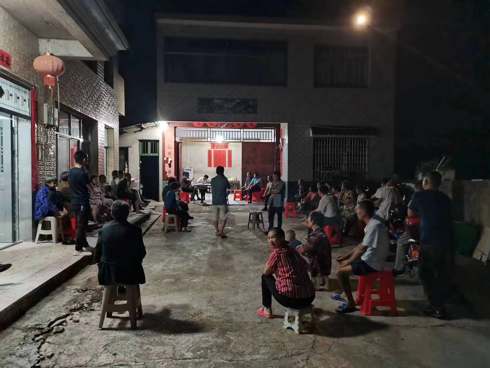双牌泷泊镇：“屋场夜话”话安全交通知识记心间.jpg