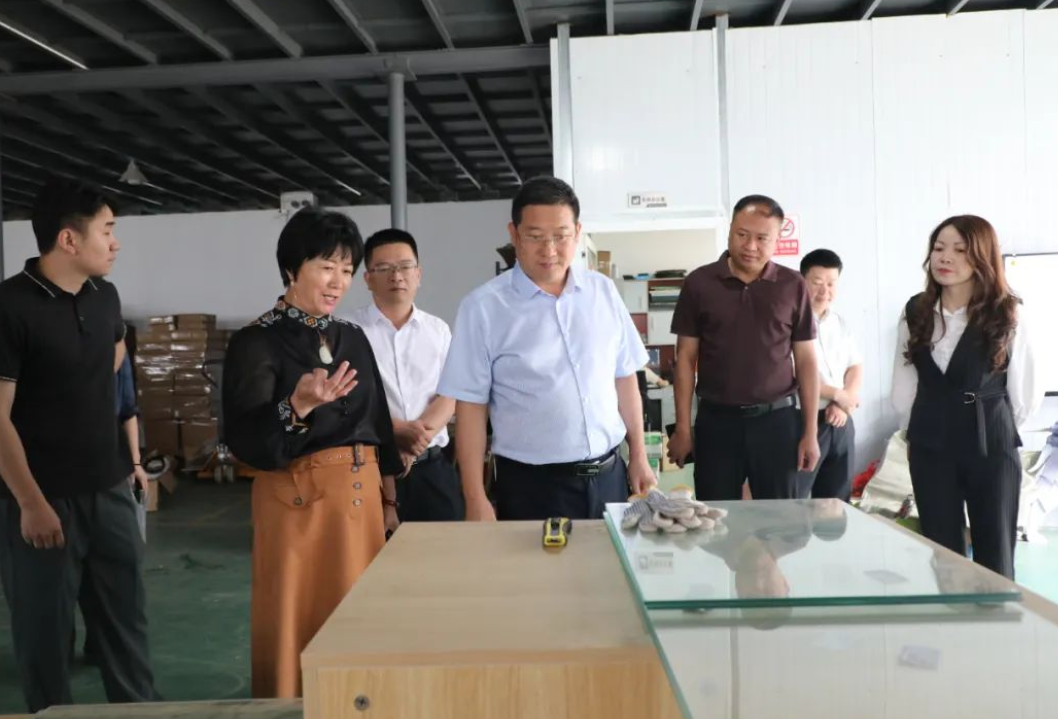双牌：张跃斌走访调研重点企业生产建设情况